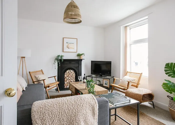 Cosy Period Cottage 2Min Walk To The Beach